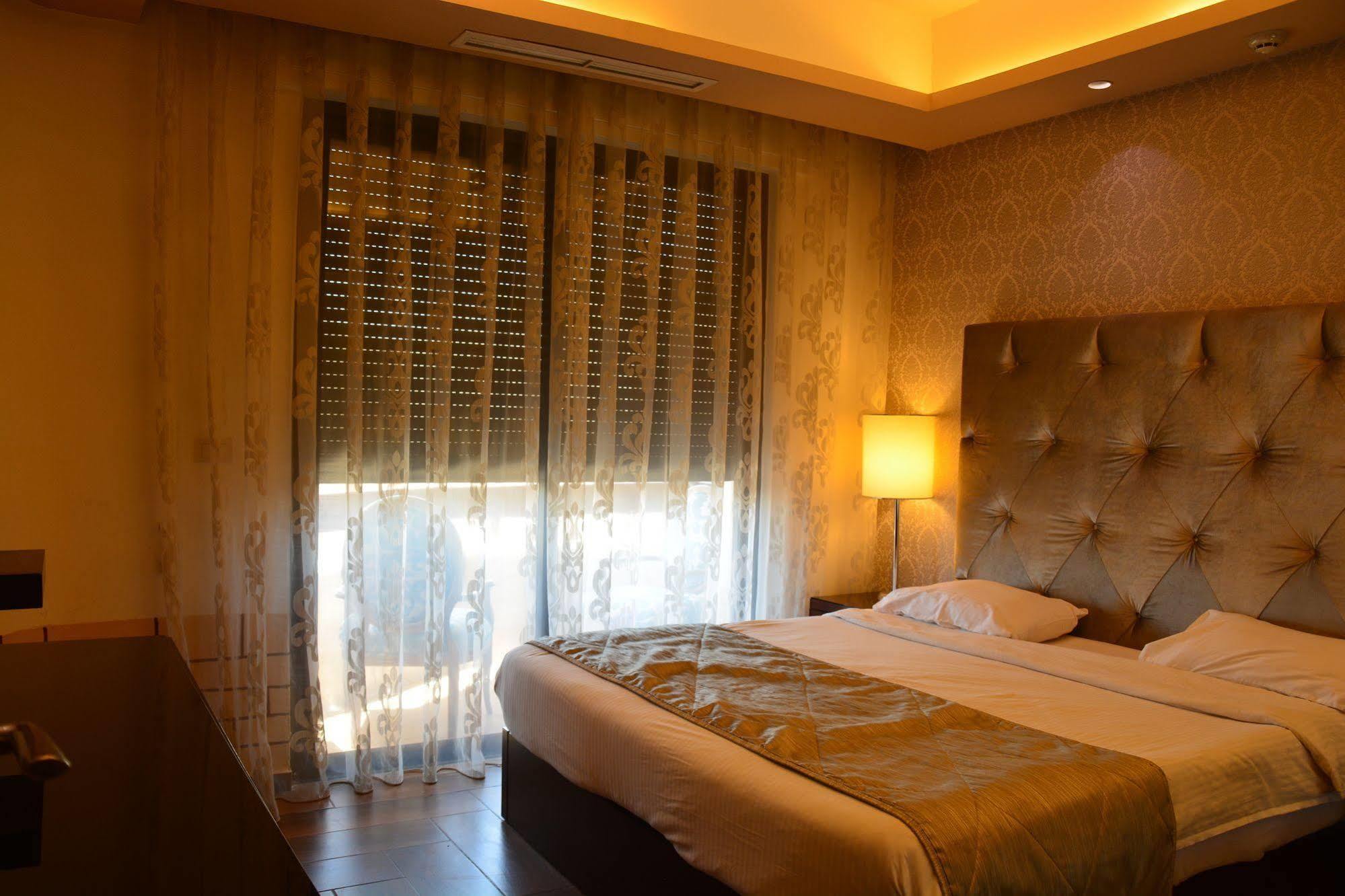 Nadine Hotel Suites Амман Экстерьер фото